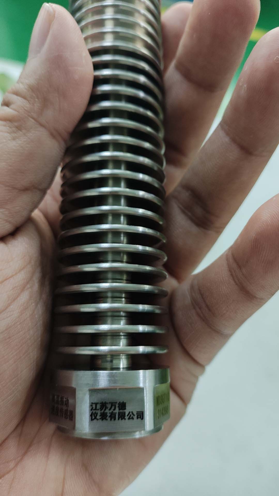 高溫振動(dòng)傳感器實(shí)物圖.jpg