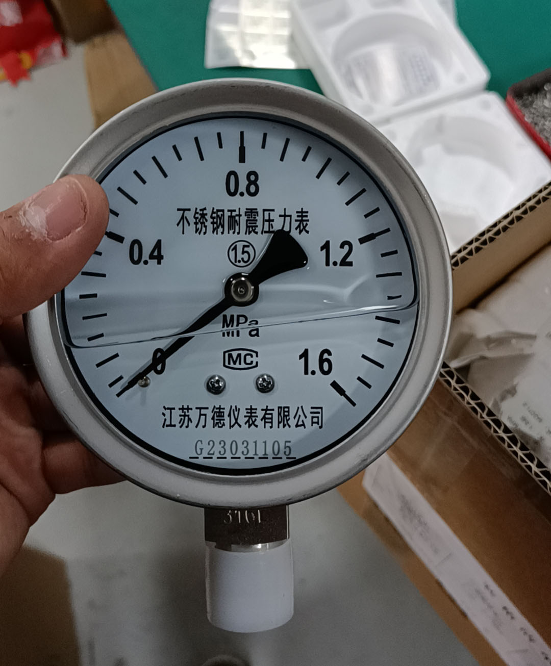 不銹鋼耐震壓力表實(shí)物圖